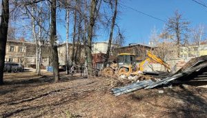 Незаконно установленные гаражи начали демонтировать в Студеном квартале