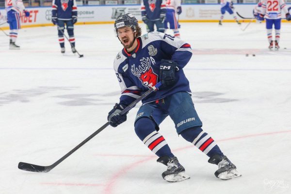 Нижегородский клуб «Торпедо» продлил контракт с хоккеистом Алексеем Кручининым