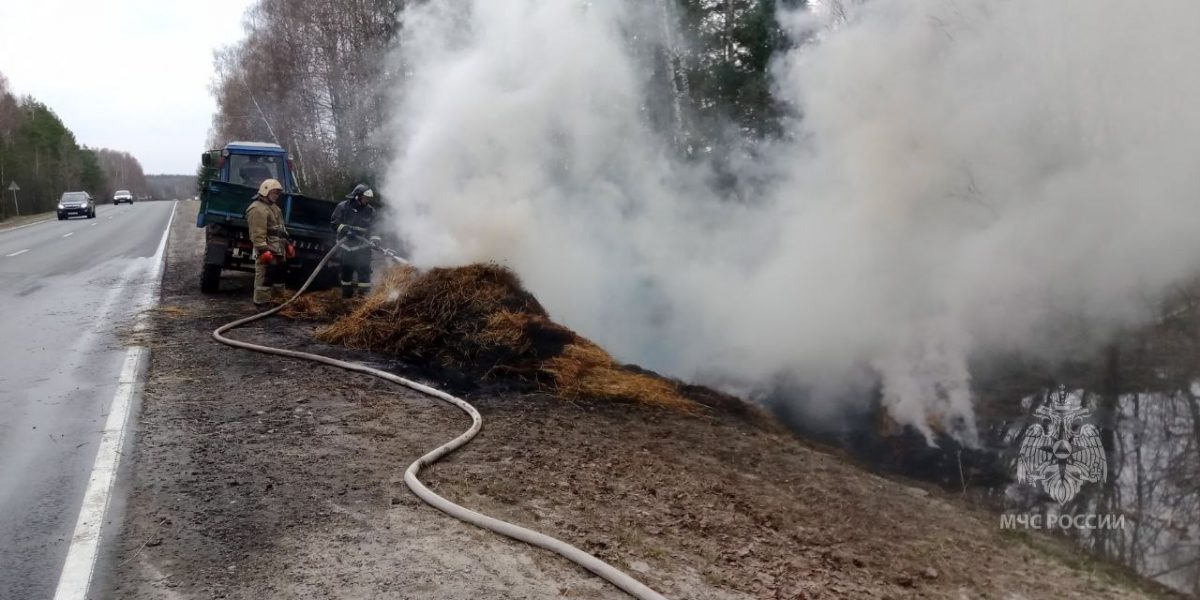 Гострудинспекция выясняет подробности возгорания трактора с сеном на трассе в Чкаловском округе