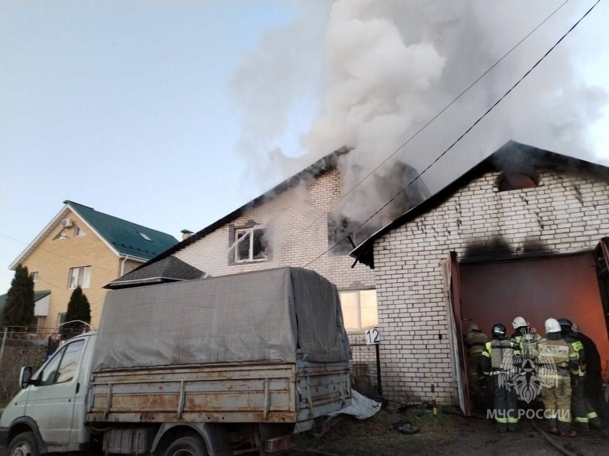 Жилой дом загорелся в Автозаводском районе рано утром
