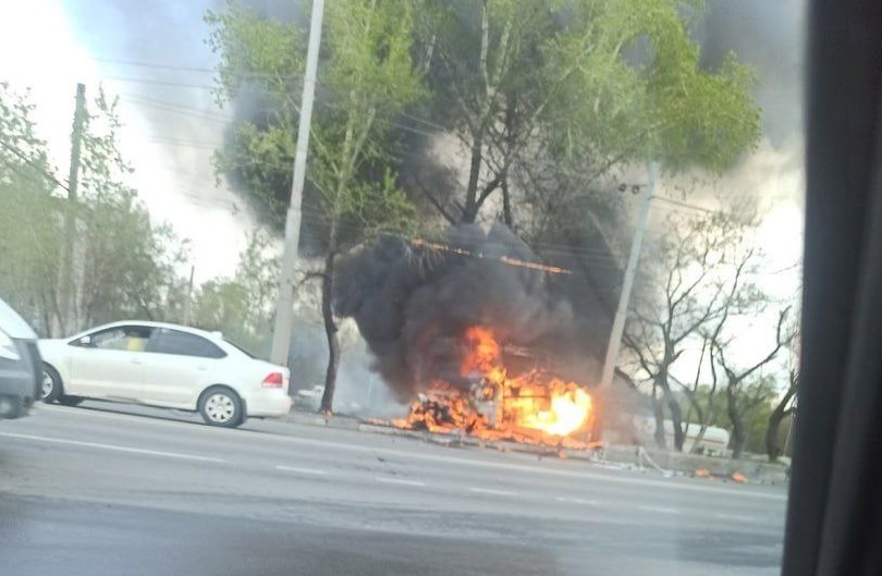 ГАЗель загорелась из-за столкновения с автомобилем на Московском шоссе