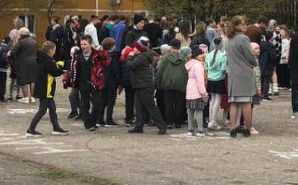Эвакуации в школах Нижнего Новгорода продолжаются