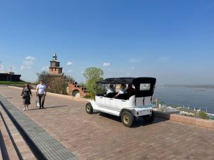 В Нижегородском кремле можно прокатиться на ретрокарах
