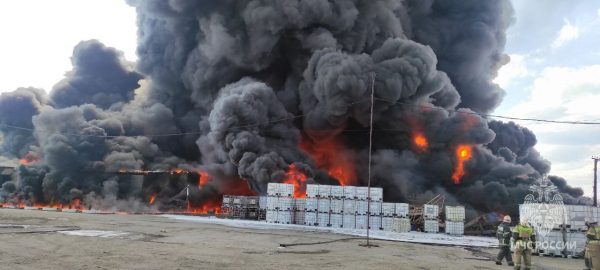 Вертолет Ми‑8 и пожарный поезд привлечены к тушению пожара в промзоне Дзержинска