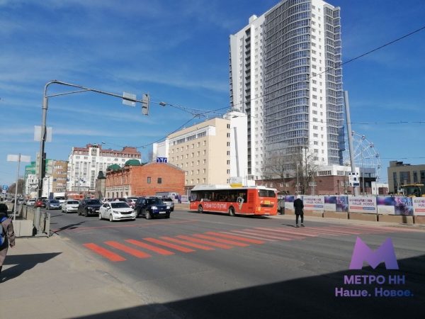 Безопасный переход обустроили у стройплощадки метро «Сенная»