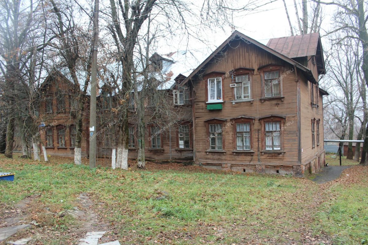 Деревянный дом на улице Азовской в Нижнем Новгороде признали аварийным