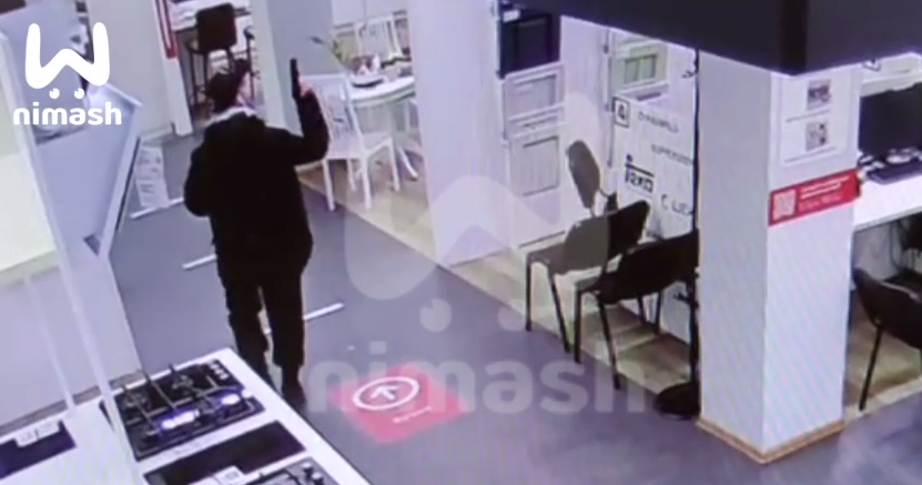Пьяный нижегородец устроил стрельбу в мебельном магазине