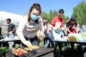 Чрезмерное употребление шашлыка может негативно воздействовать на пищеварение