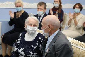 Нижегородские юбиляры семейной жизни могут подать заявление на выплату с 10 апреля