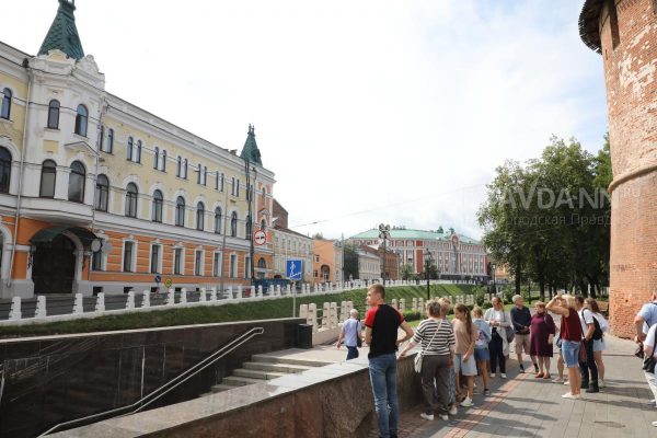 Вид на кремль, ванна с подсветкой и пение соловьев