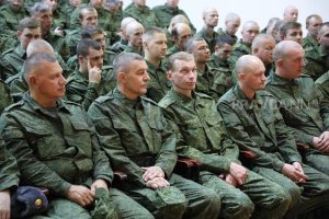 Госдума приняла закон о едином реестре военнообязанных и об электронных повестках