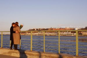 Что супруги должны друг другу? Собрали мнения пользователей соцсетей и психологов