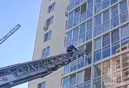 4‑летнего мальчика на балконе пятого этажа спасли в деревне Анкудиновка
