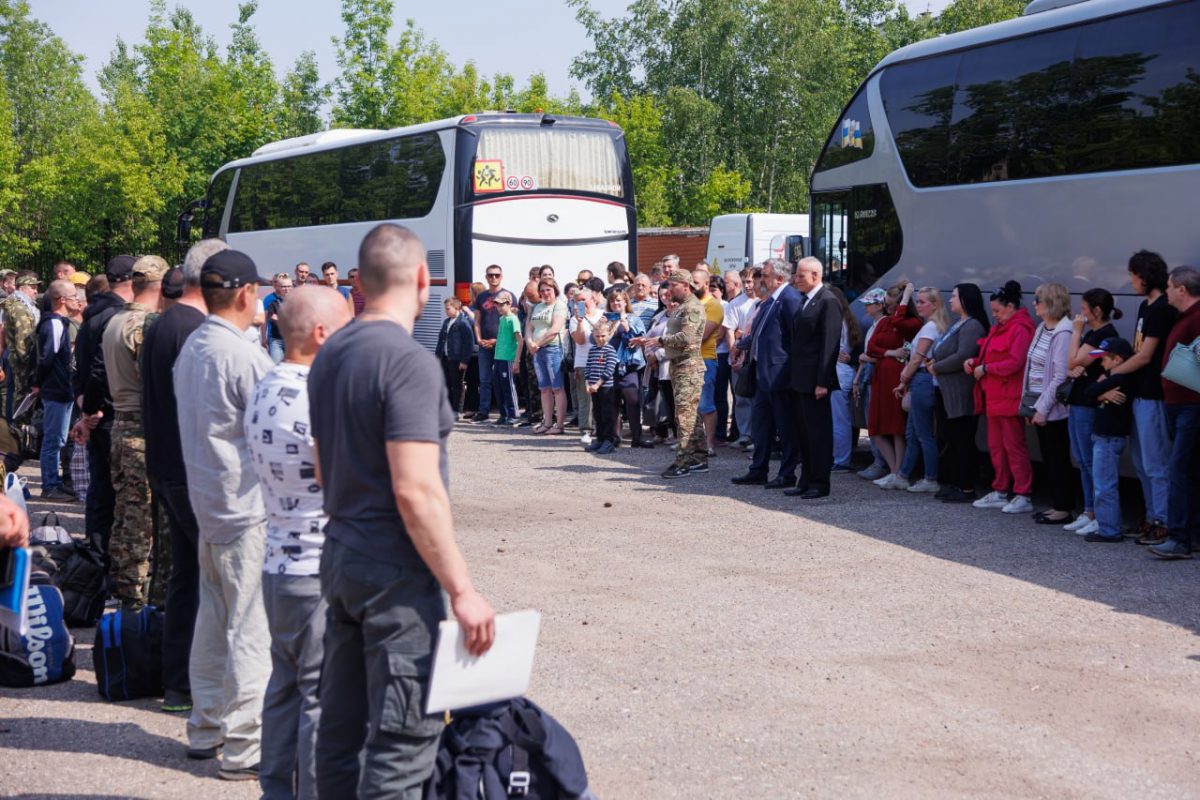 Добровольцев-контрактников из Нижегородской области торжественно проводили на службу