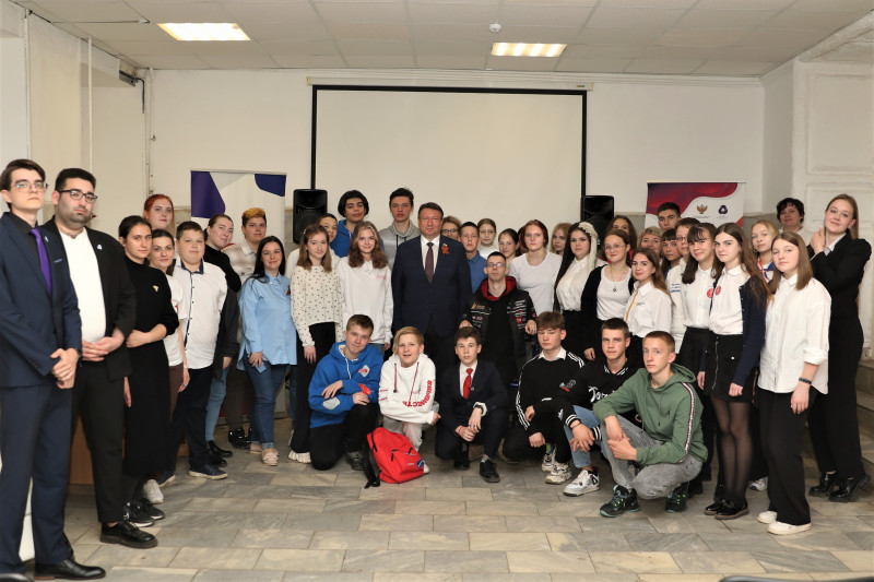 Олег Лавричев встретился с активистами молодежных организаций