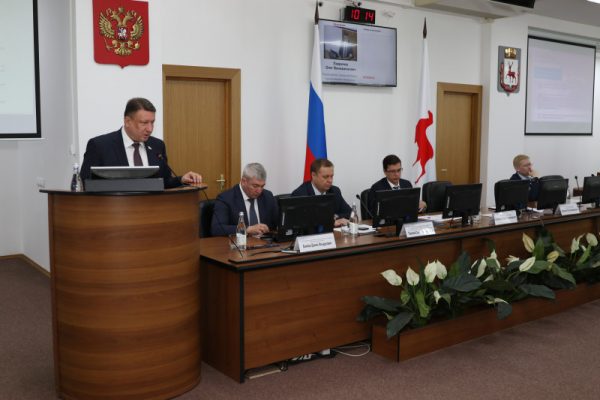 Олег Лавричев представил отчет о работе городской Думы Нижнего Новгорода в 2022 году