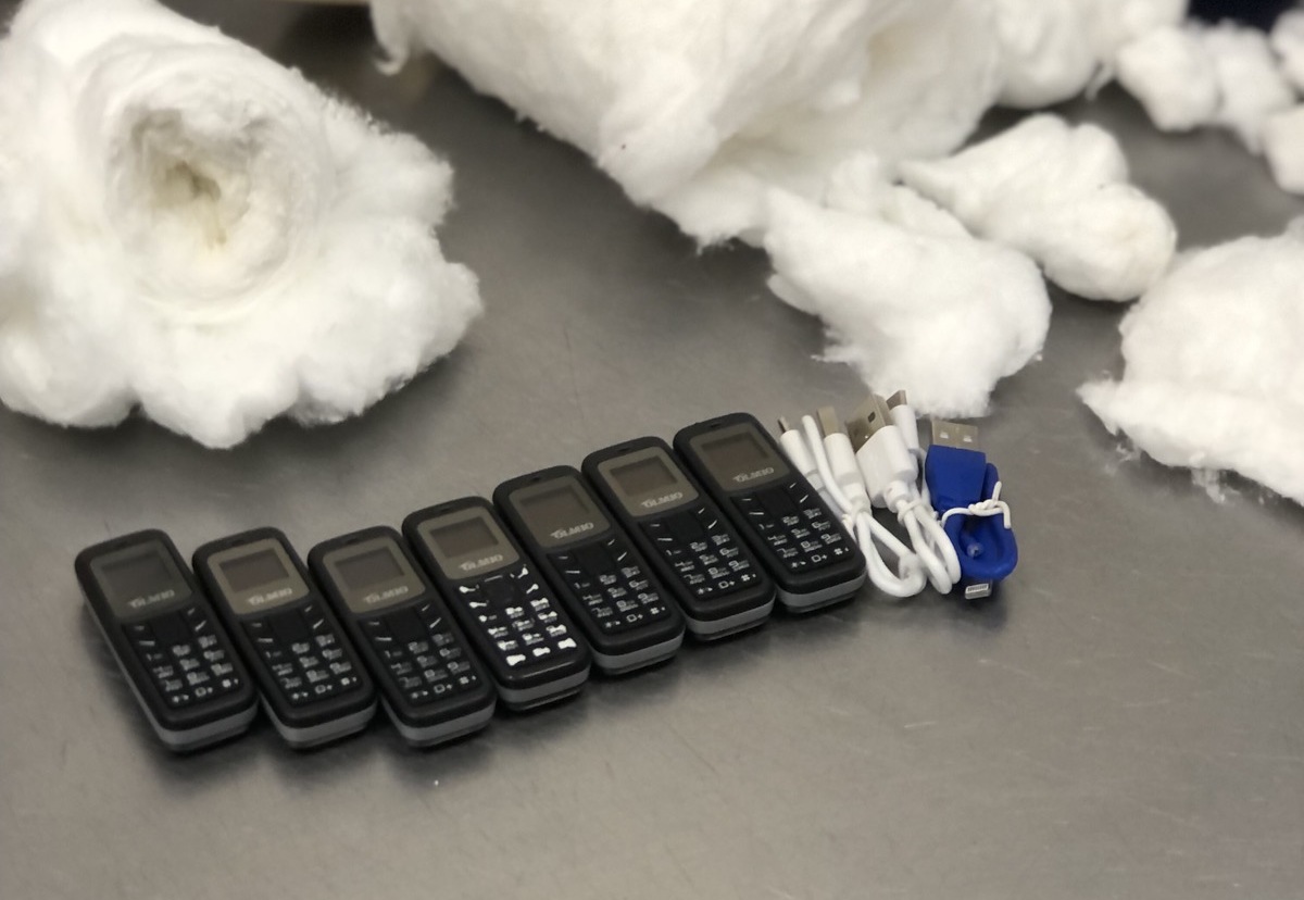 Нижегородка пыталась передать заключенным посылку с 7 телефонами в рулонах ваты в Кстовском районе