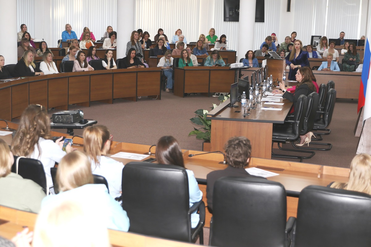 Более 200 нижегородских общественниц приняли участие в стратсессии «Женская инициатива»