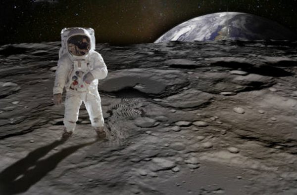 Найдут ли на Луне следы пребывания американских астронавтов?