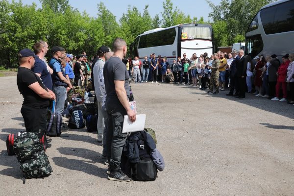 «Для мужчины это первая задача — защищать Родину!»