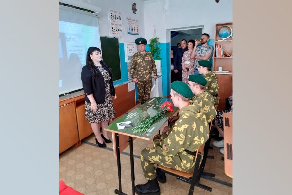 В Мало-Андосовской школе Пильнинского округа установили Парту Героя