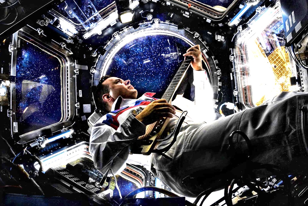 Космонавт Сергей Корсаков первым в мире записал на борту МКС музыкальный клип