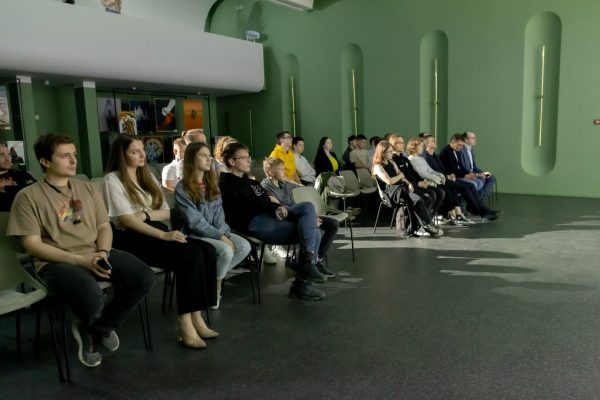 Более 94 тысяч человек присоединились к нижегородскому НЕЙМАРК.Лекторию на тему олимпиадного программирования