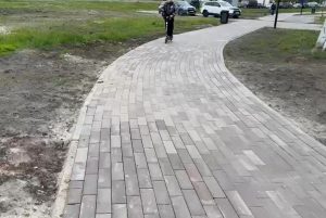 Пешеходную дорожку в Бурнаковском сквере восстановили после жалоб нижегородцев