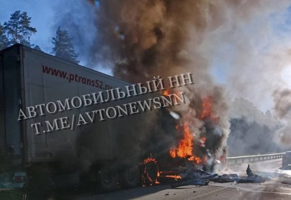 Фура загорелась на трассе М‑7 в Нижегородской области