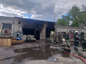 Склад загорелся в Московском районе