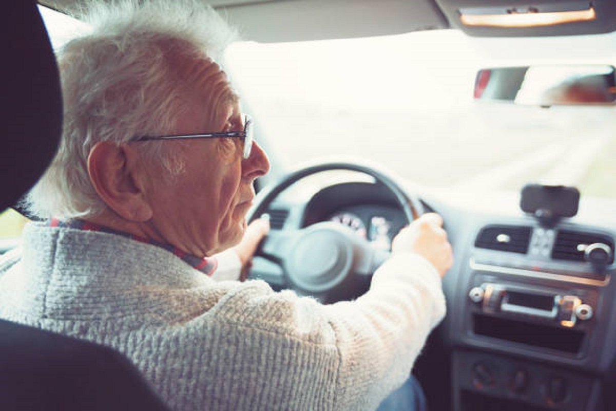 В России предложили сократить срок действия прав для водителей старше 75 лет