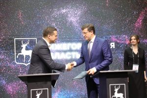 Глеб Никитин подписал соглашение о развитии инфраструктуры для электротранспорта