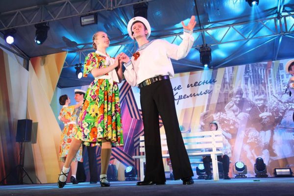 LIVE: Народный концерт «Военные песни у кремля» и вечернее шоу