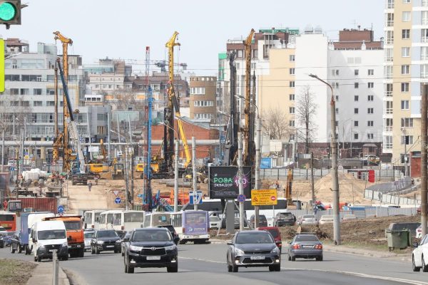 Зеленые насаждения восстановят на улице Родионова после завершения работ на стройплощадке метро