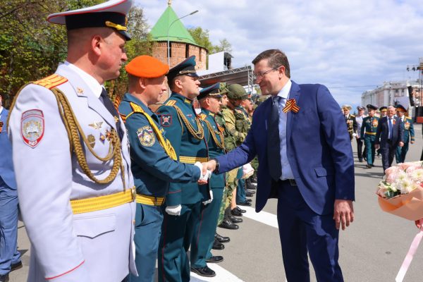 Глеб Никитин поблагодарил командиров за участие в военном параде на площади Минина и Пожарского