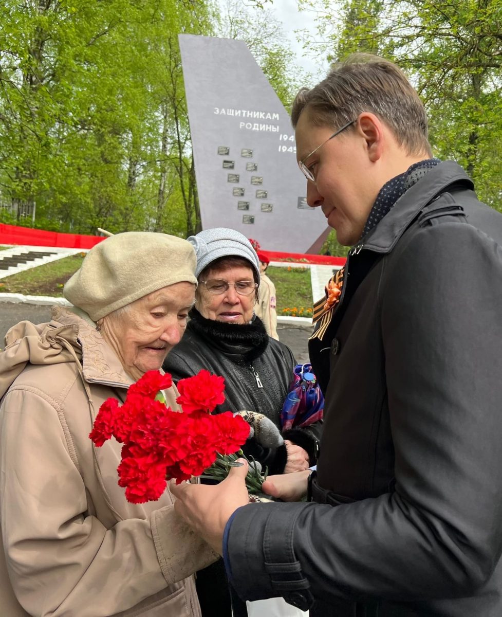 На митинге, посвященном памяти погибших в Великой Отечественной войне, на Копосовском кладбище 