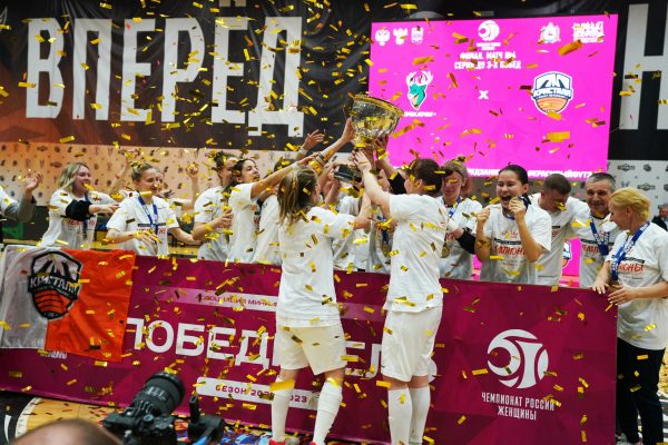 Нижегородская «Норманочка» уступила чемпионский титул питерскому «Кристаллу»