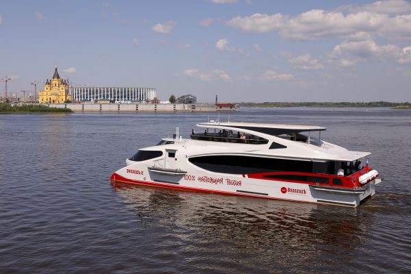 «А покататься на нём можно?» Репортаж из первого рейса электрокатамарана «ЭкоходЪ»