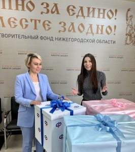 Управляющая региональным отделением СФР Арина Садулина передала подарки детям ДНР и ЛНР