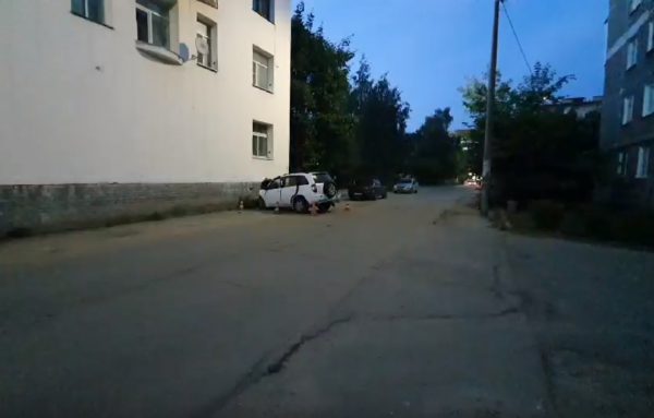 Водитель въехал в стену жилого дома в Дзержинске