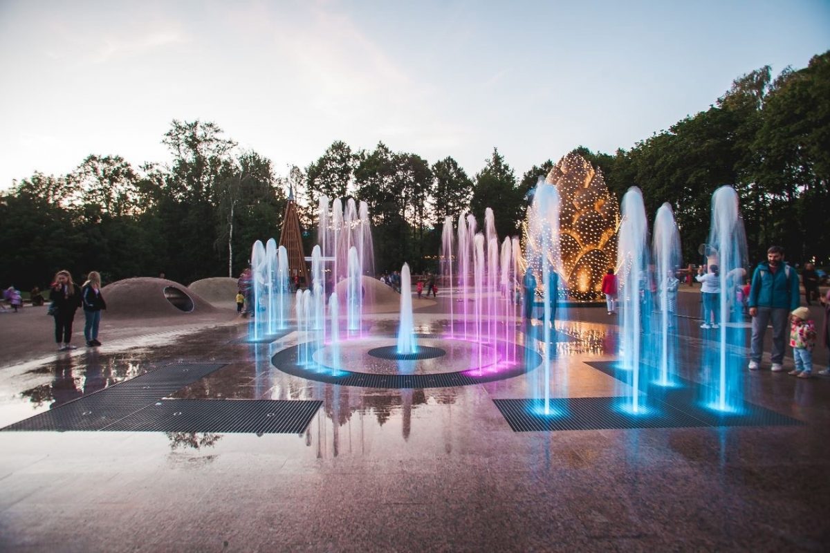 Часть детских и спортивных площадок в парке «Швейцария» закрыли до 17 июня из-за ремонта покрытия