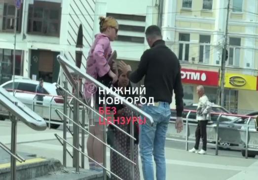 Давид Мелик-Гусейнов спас нижегородку от мошенницы. Инцидент попал на видео