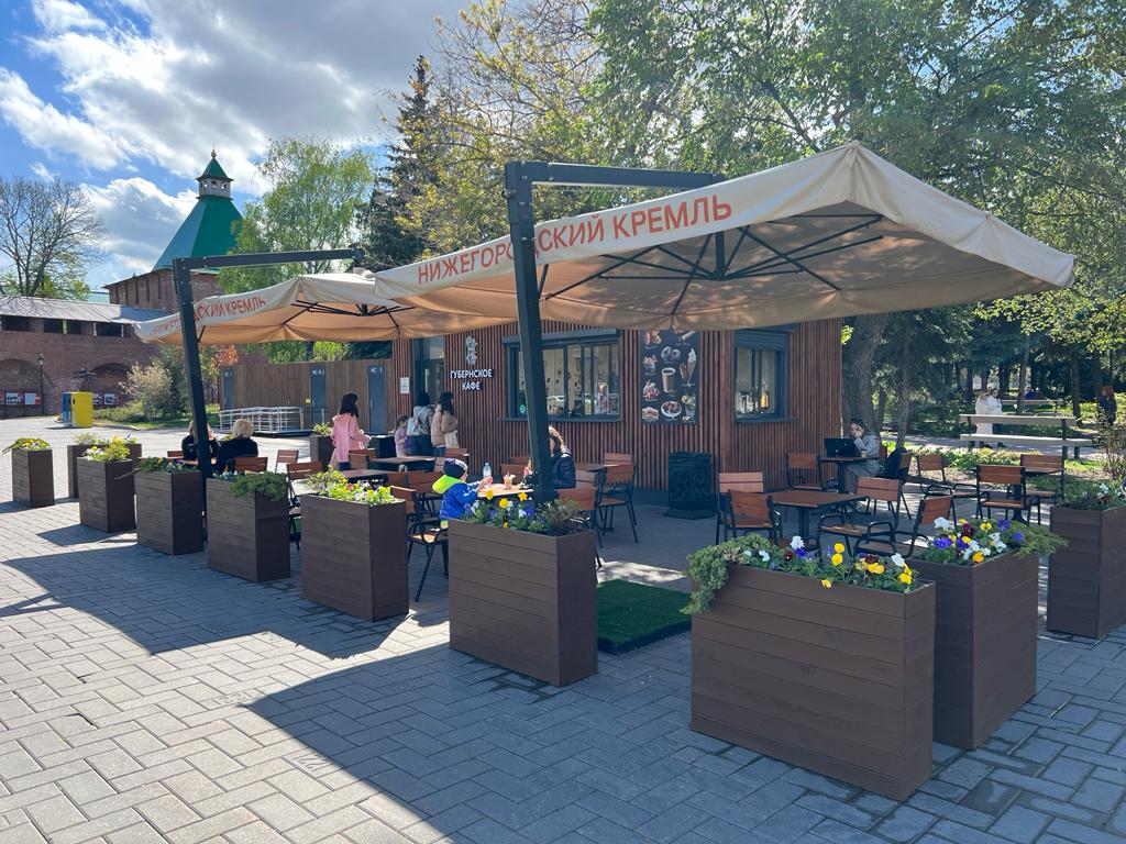Вода, мороженое и выпечка: где перекусить в Нижегородском кремле