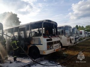Пять автобусов и «ГАЗель» загорелись в Выксе