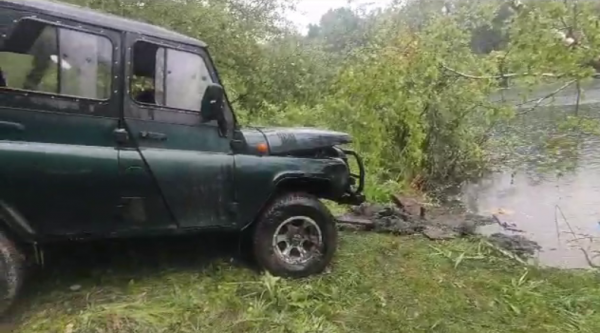 Водитель УАЗа вылетел в озеро и погиб в Богородском районе