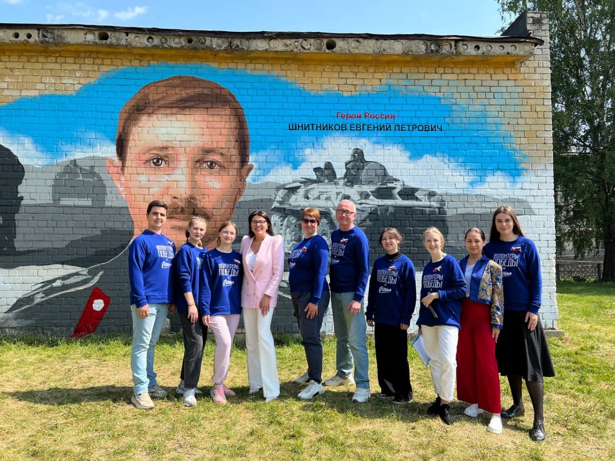 Граффити с портретом Героя России Евгения Шнитникова появились рядом со школой, которая носит его имя