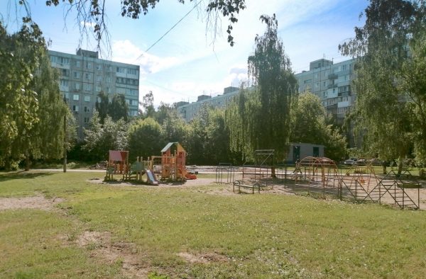 Стройка вместо двора: жители Сормова требуют сохранить детскую и спортивную площадки