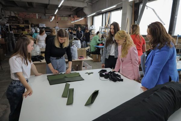 Дарья Лантратова: «Опыт волонтеров Нижегородской области по изготовлению снаряжения и экипировки для бойцов является одним из передовых»