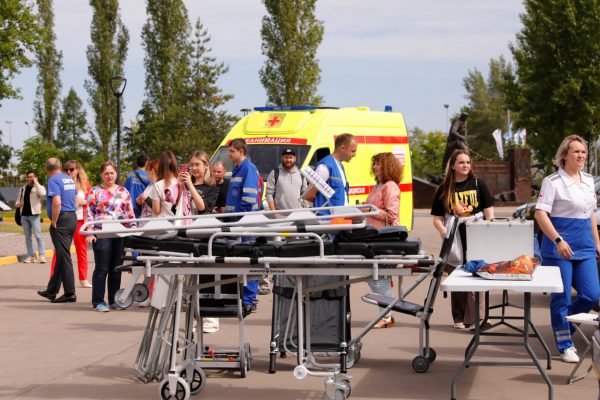 В парке Победы открылась выставка «История и современность скорой медицинской помощи России 2023»