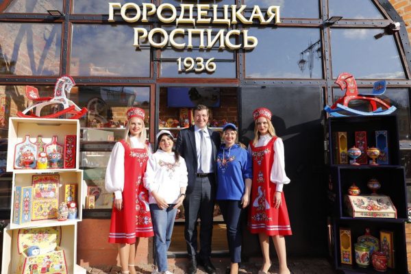Магазин городецкой росписи открылся на территории Нижегородского кремля